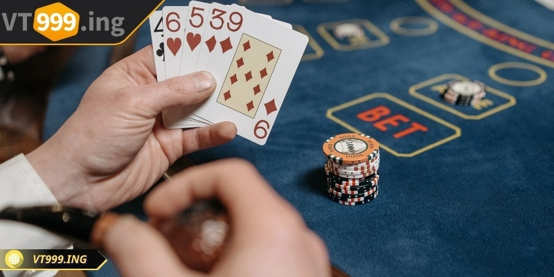 Cách chơi baccarat chi tiết và hiệu quả ngay tại VT999 2 Cách chơi baccarat đơn giản với hai cửa cược: Player và Banker